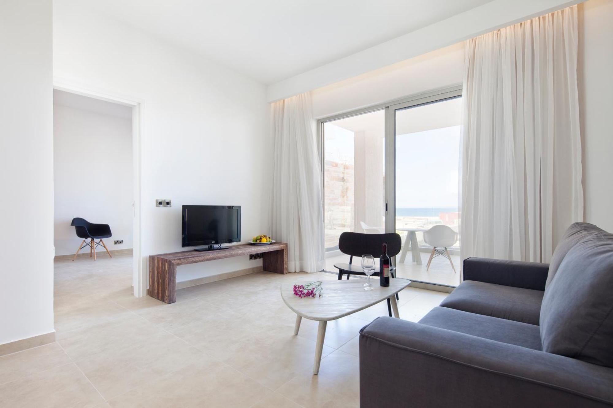 One-Bedroom Suite with Sea View